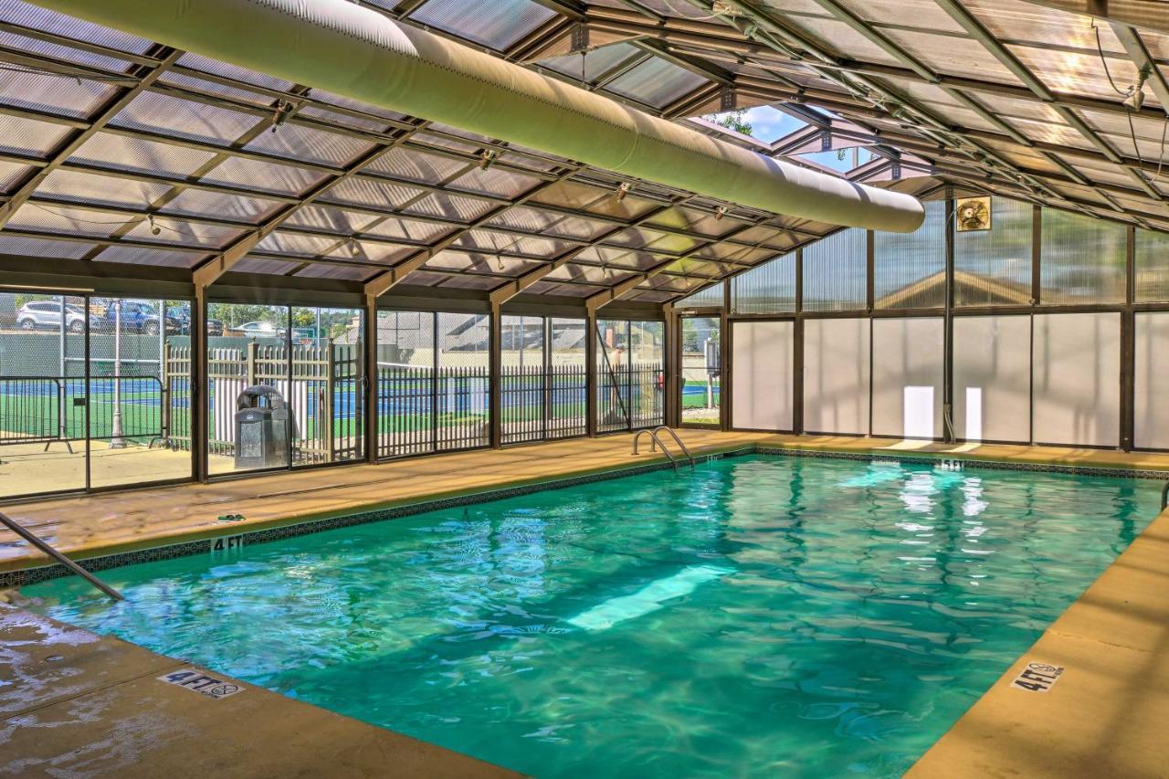 Pet-Friendly Branson Retreat With Pool And Golf Access Leilighet Eksteriør bilde